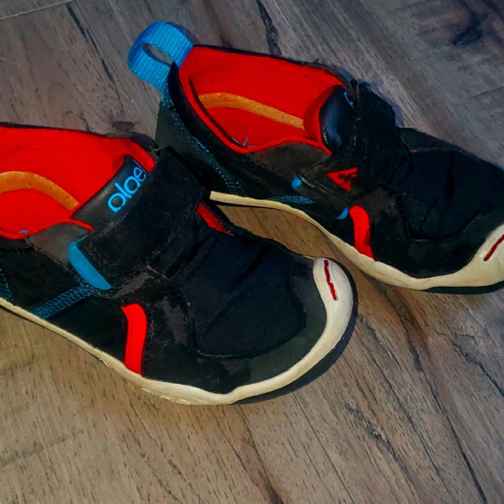 Plae shoes